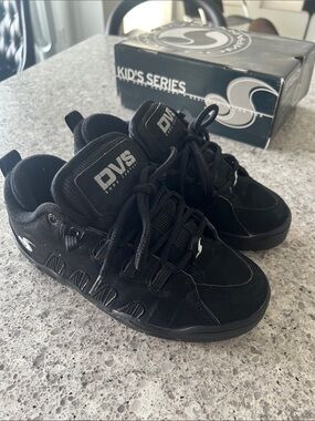 Vintage DVS Women’s Black Lace-Up Puffy Skate Sneakers